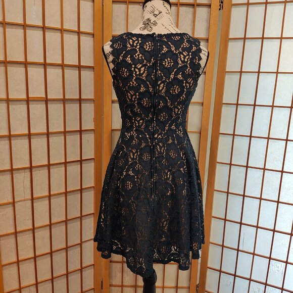 Jodi Kristopher Navy Blue and Tan Floral Lace Dress, Size 3, EUC! - Picture 4 of 6